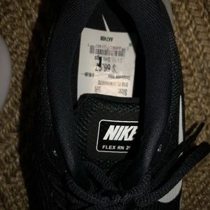 NEW Black / White Nike Flex RN size 9